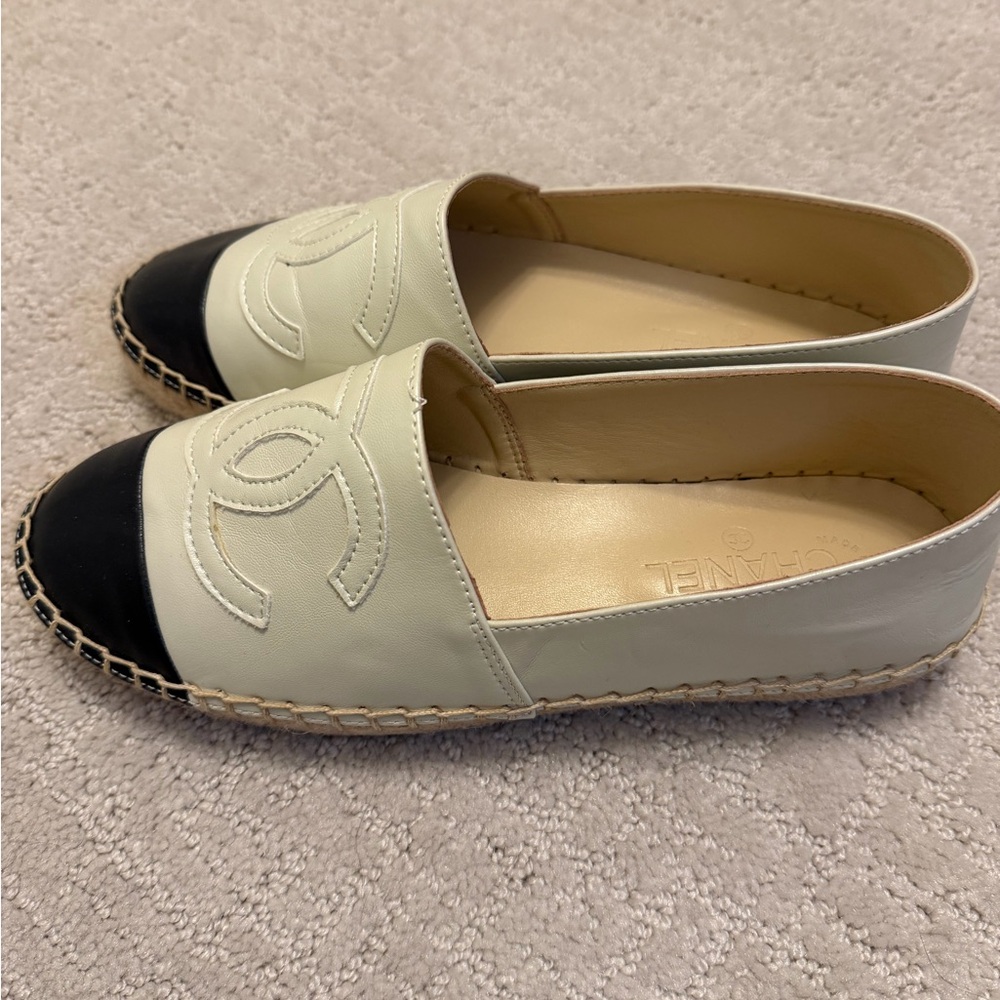 CHANEL Women's Black and Cream Espadrilles - Picture 2 of 4